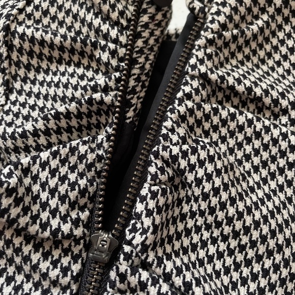 ALC Mini Skirt Preppy Houndstooth Ruffle Skirt Black White Zip Close NWT - Picture 5 of 10